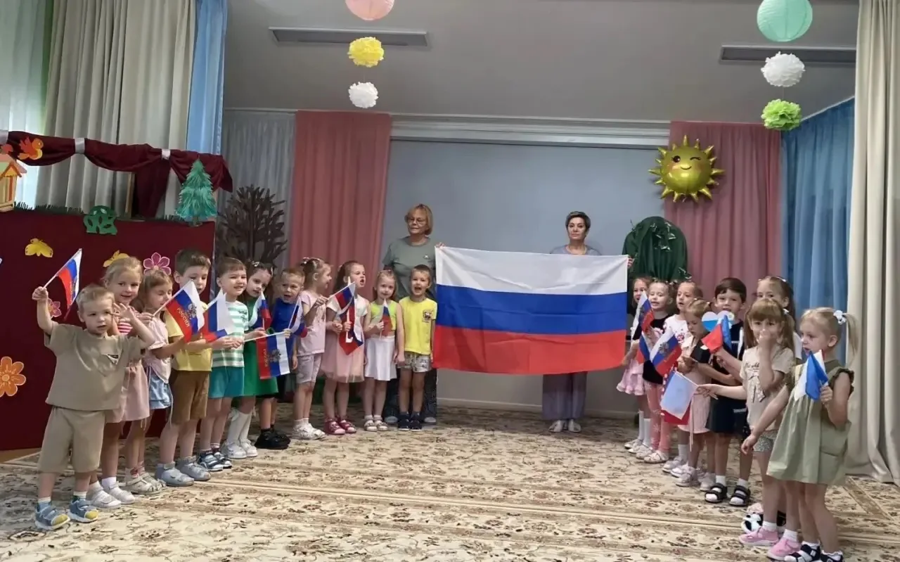 🇷🇺В преддверии Дня Государственного флага проходит всероссийская кампания #ПоднятьФла...
