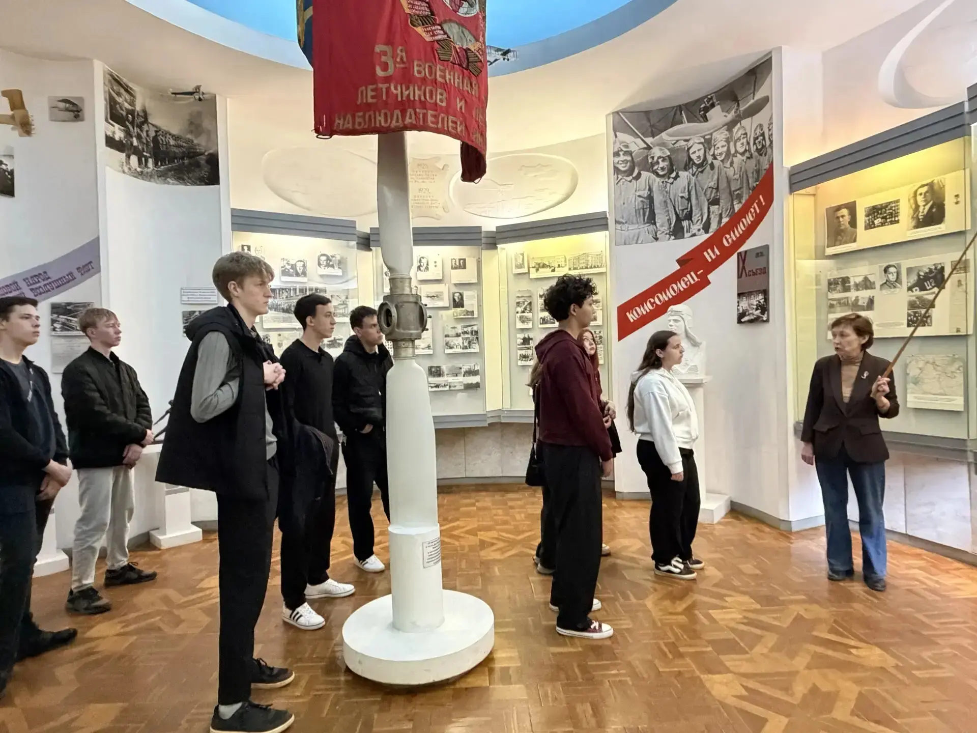 ✈️ Крылья Победы: студенты ОАТК узнали героическую историю оренбургских летчиков  Оренбургское летно