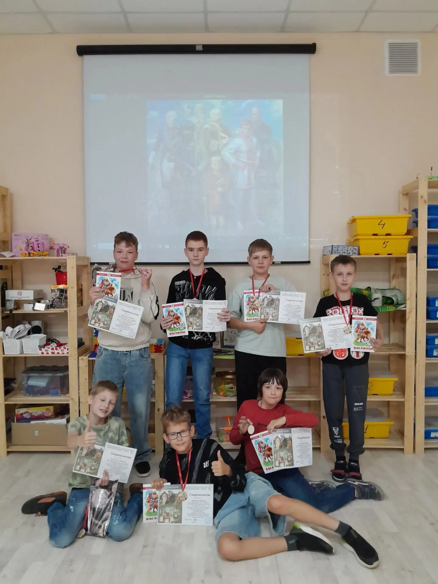 🚀 ФИНИШНАЯ ПРЯМАЯ! Сегодня последний, 1️⃣2️⃣ день интенсива 🤖 «Робототехника-лето» 🔆...