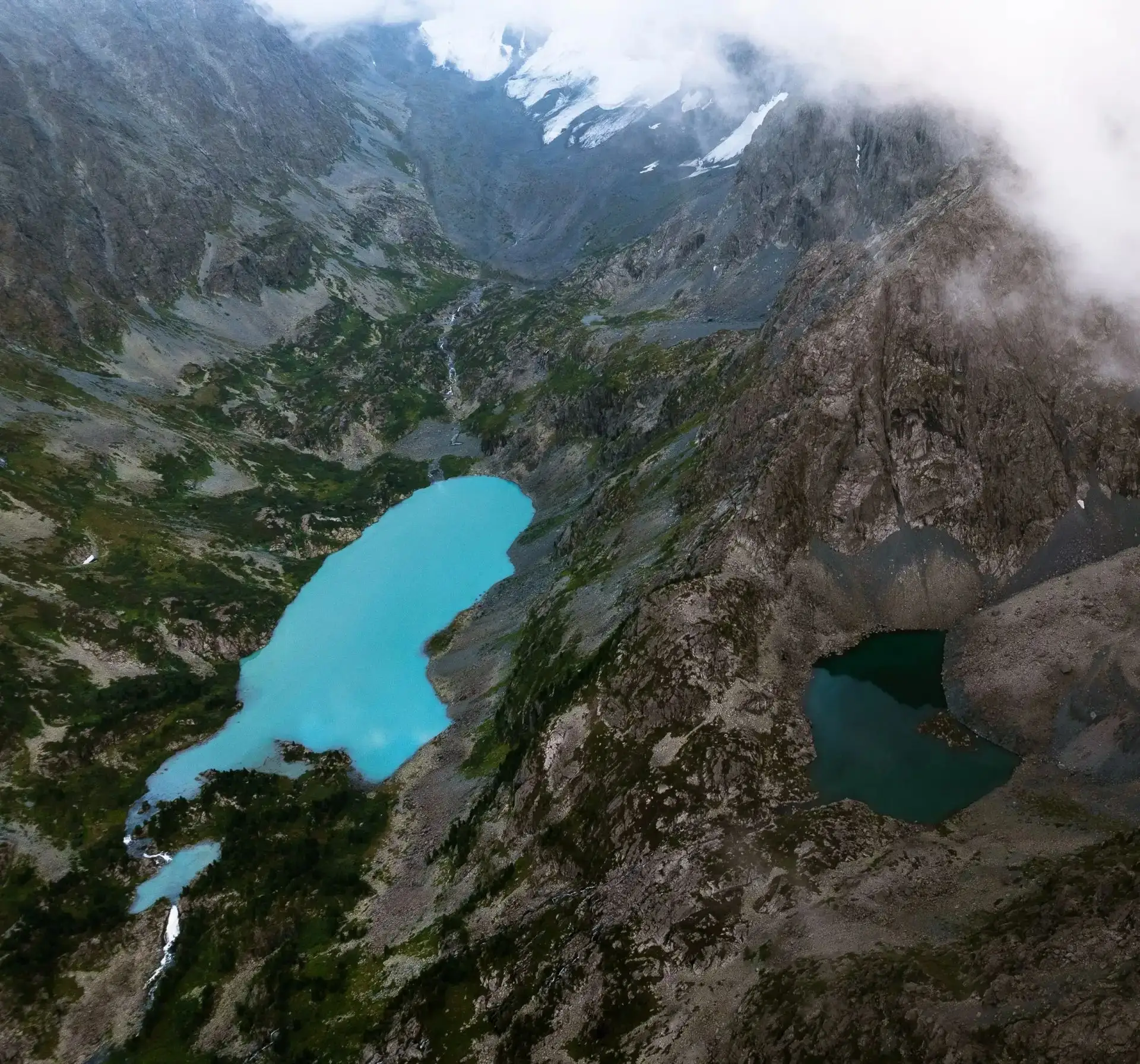 🏞 Озеро Паук — маленькое озеро среди больших гор