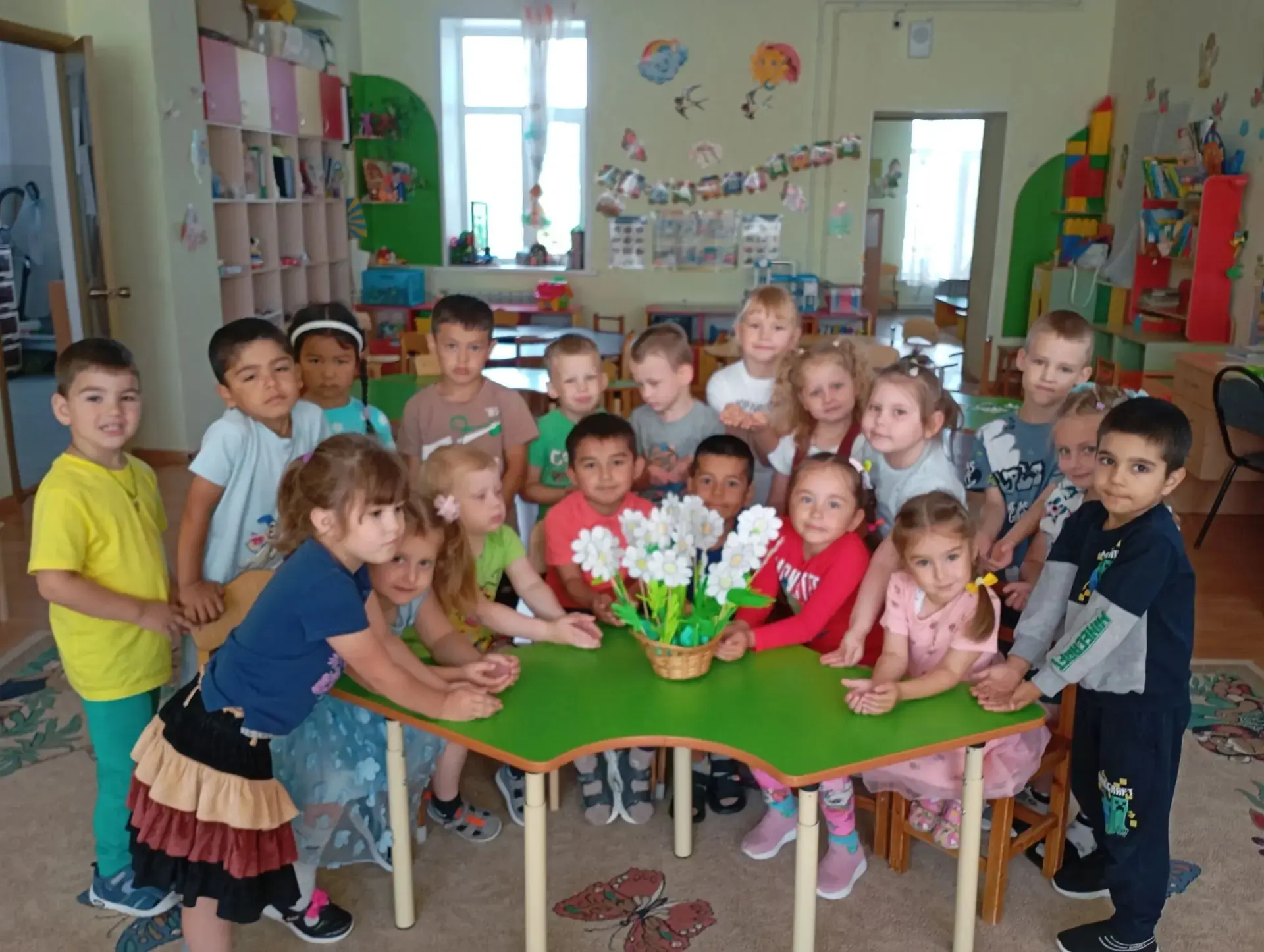 Ромашковое лето!🌼🌞
Если спросить у детей, какие цветы им известны, то большая часть из них назовет