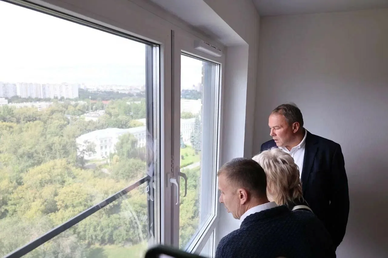 🏠 Заместитель председателя Госдумы Петр Толстой проверил реновационный дом на Совхозно...