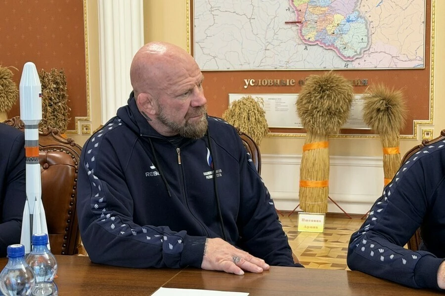 Создать в Амурской области школу единоборств, где смогли бы заниматься дети, предложил ...