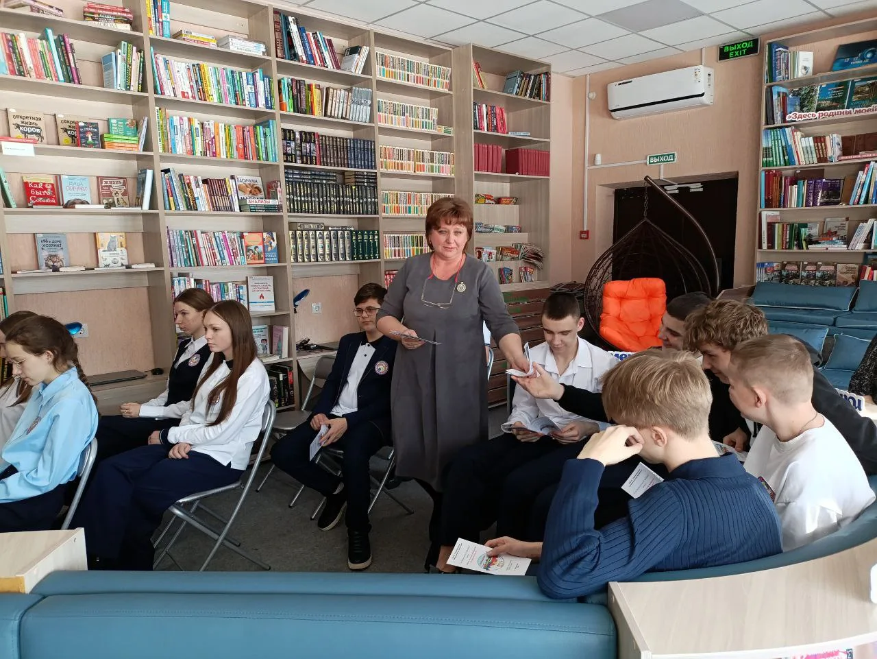 🗳️ Библиотеки и техникумы Курской области на связи!  Правовое просвещение молодежи продолжается! В р