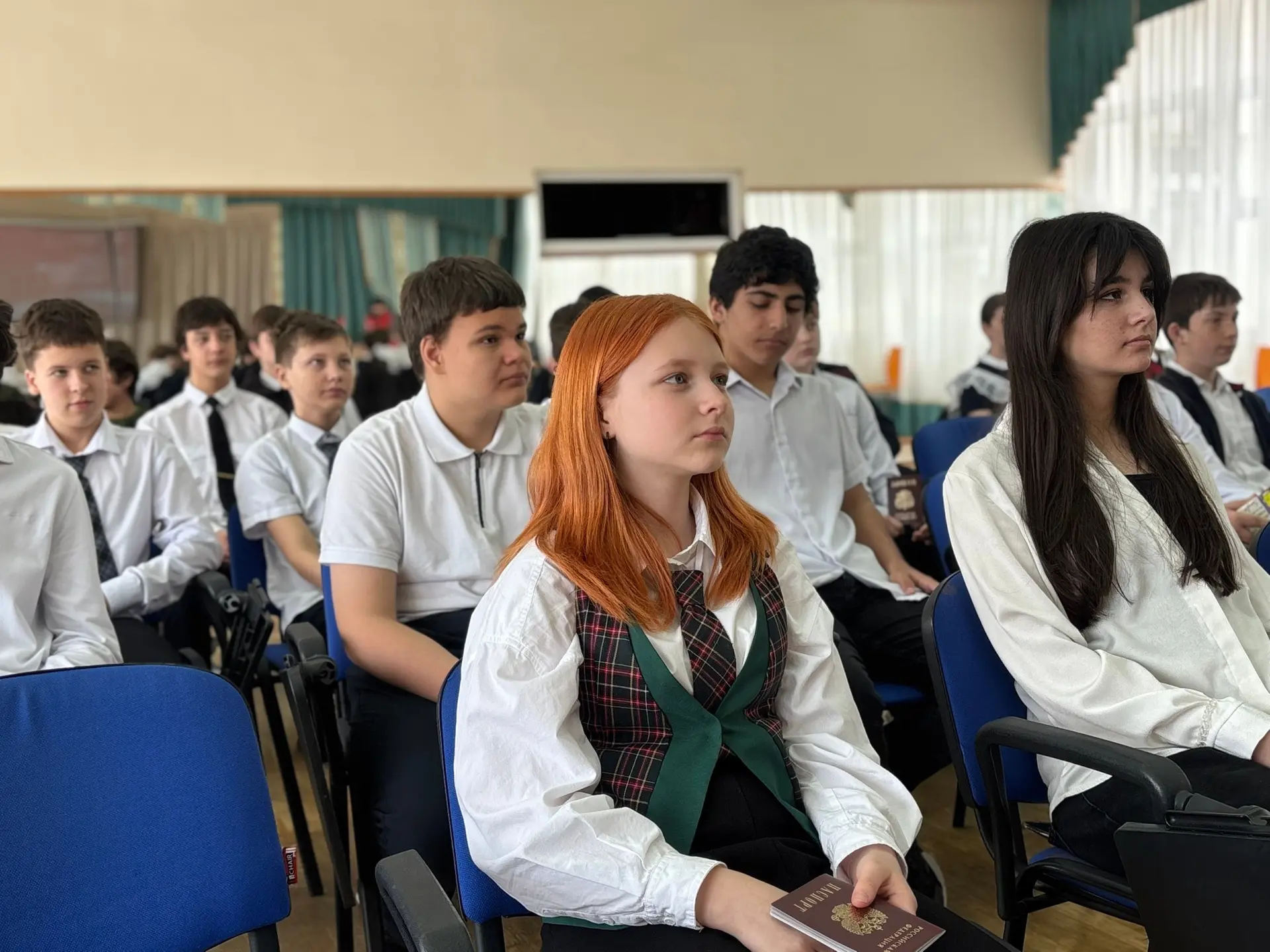 🚀 В нашей школе прошло торжественное вручение обложек ко Дню космонавтики  В рамках Всероссийского п