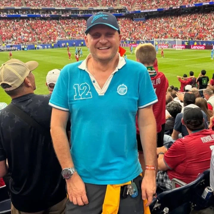 😁🩵 Рашен Football | Болельщиком Зенита, замеченным на матче Португалии, оказался Павел из Москвы, 