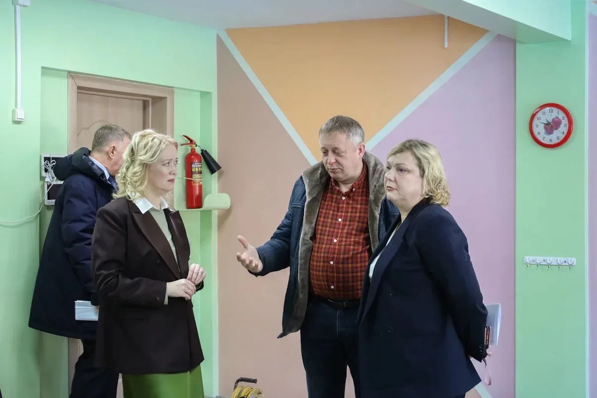 Утром работали в селе Озерское. Вместе с министром образования, экспертом и подрядчиком встретились 