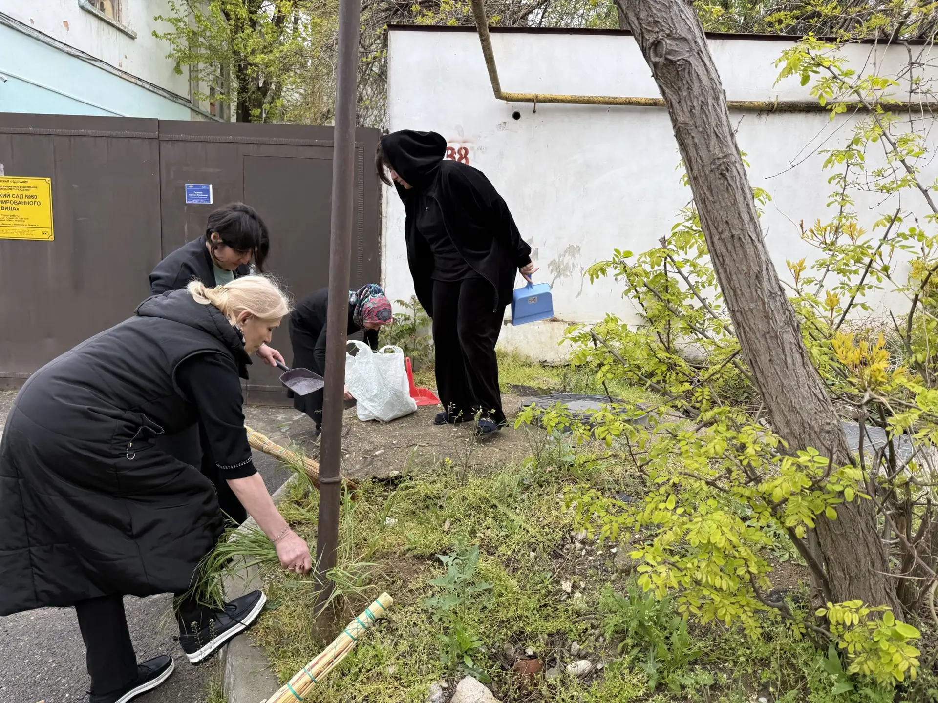 Сотрудники МБДОУ ДС 60 приняли участие во Всероссийском субботнике.