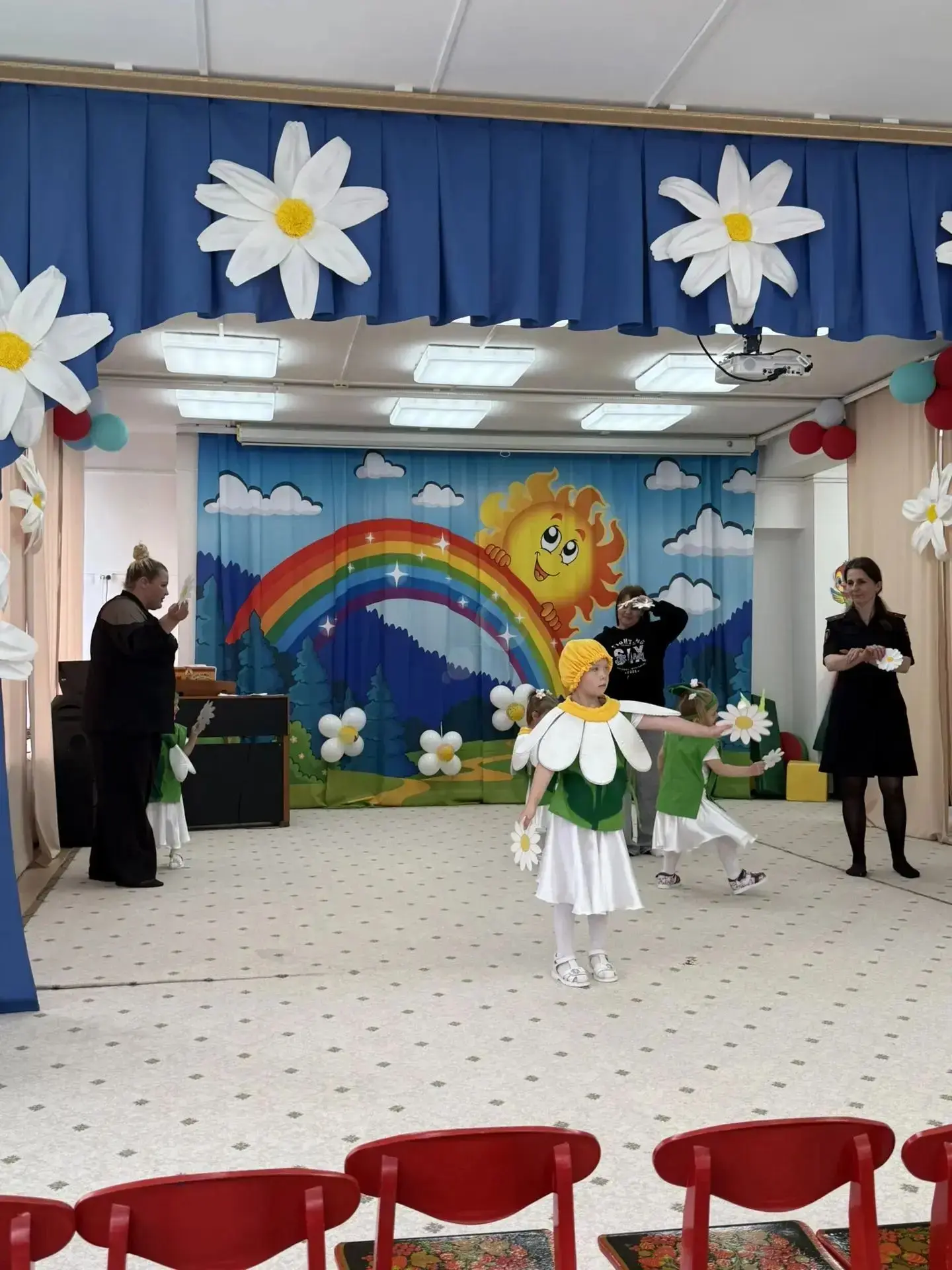 Когда семья — это команда мечты!💖 
Мы вместе с нашими замечательными родителями и, конечно, самыми 