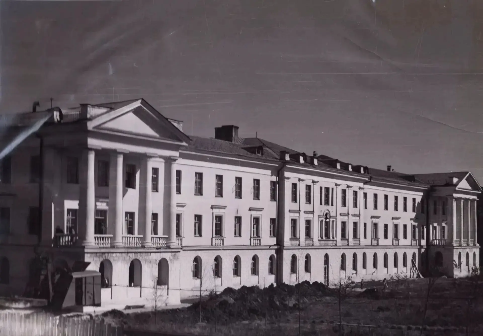 🏥 Наша история начинается в 1954 году: от Республиканской больницы до клинического центра