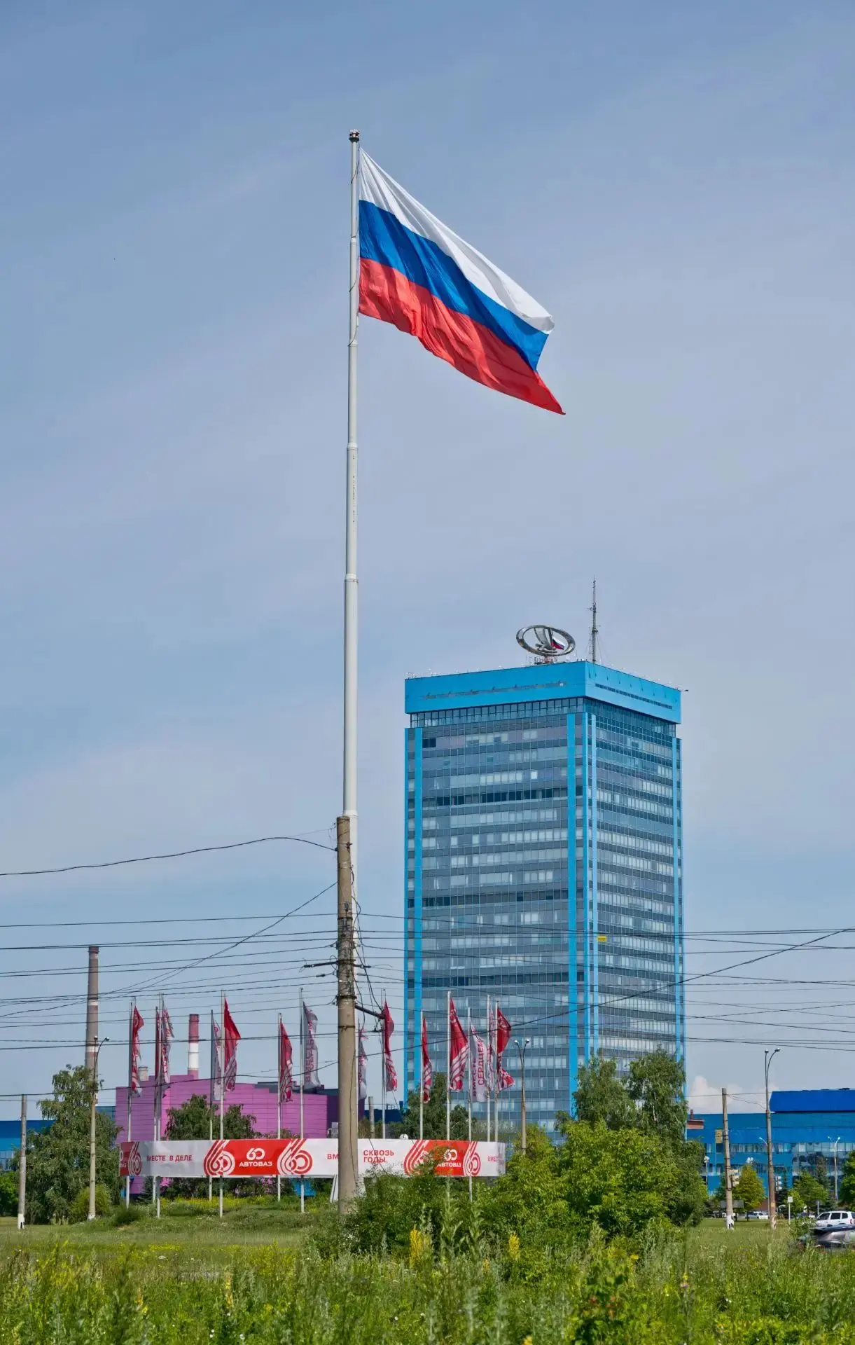 На АВТОВАЗе отметили День государственного флага.