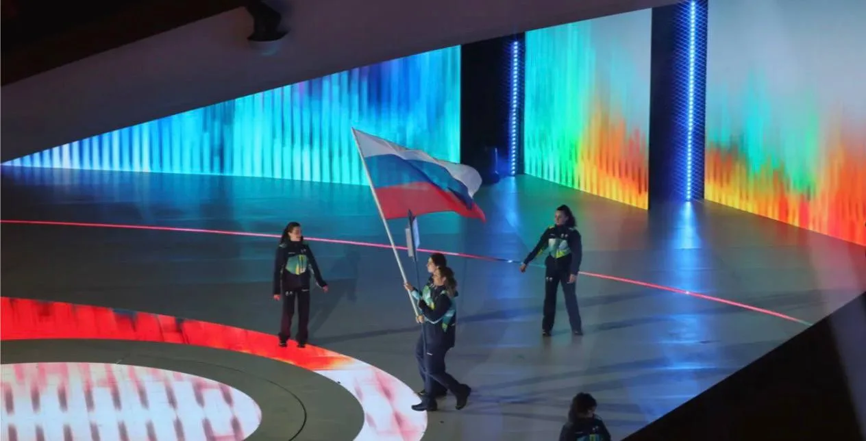 Российским спортсменам вернули флаг и гимн.