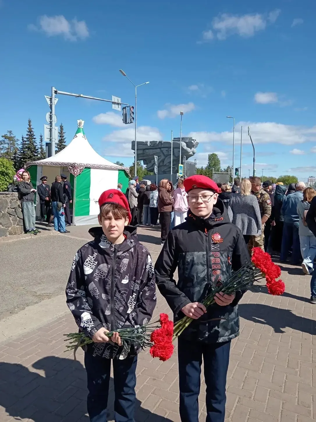 🗽🕯️ Сегодня учащиеся 6 «А» класса принимают  участие в памятном митинге у величествен...
