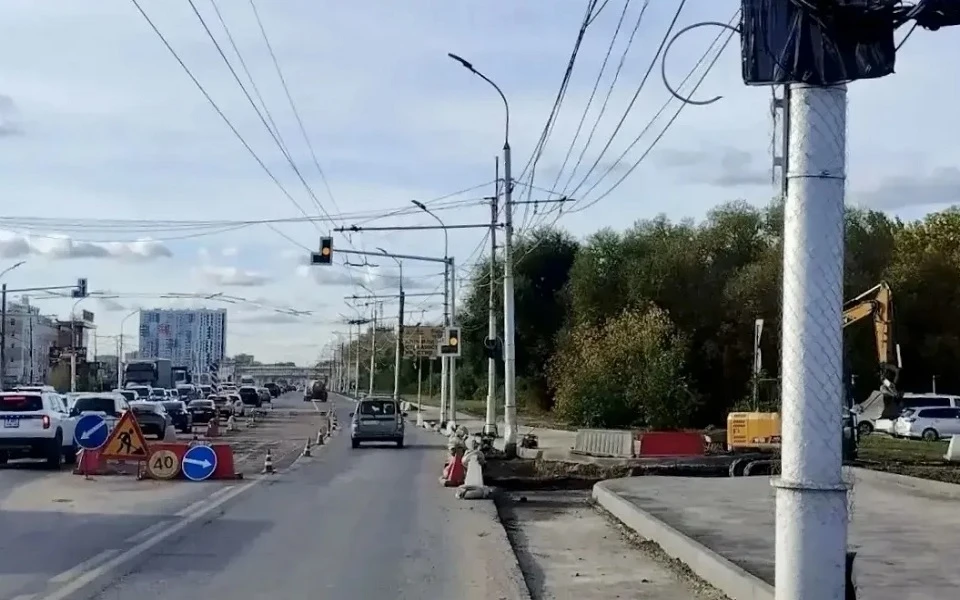 На Московском шоссе на время убрали выделенную полосу