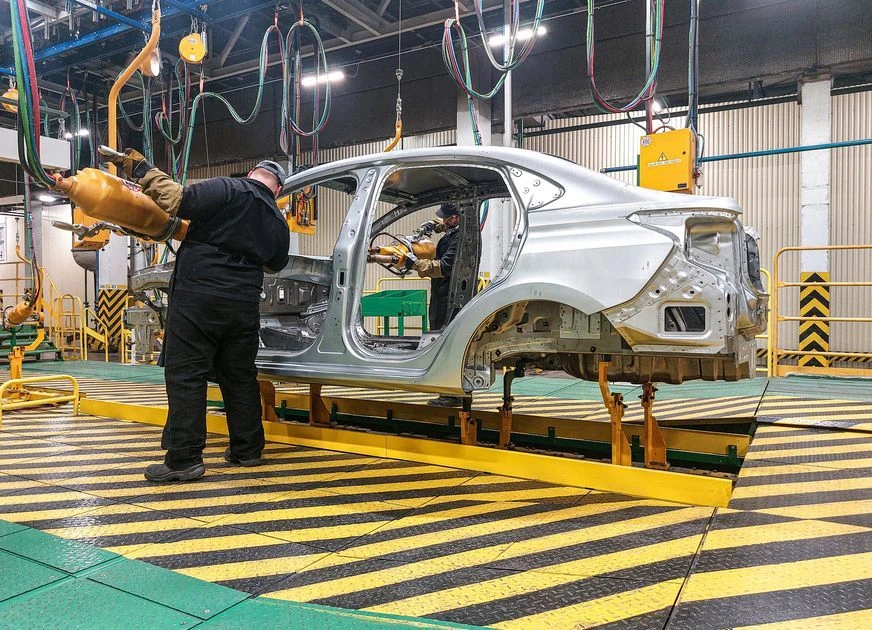 🛠🚗 АвтоВАЗ показал, как реально проверяют зазоры LADA — и это уже не «как пойдёт», а почти ювелирка 