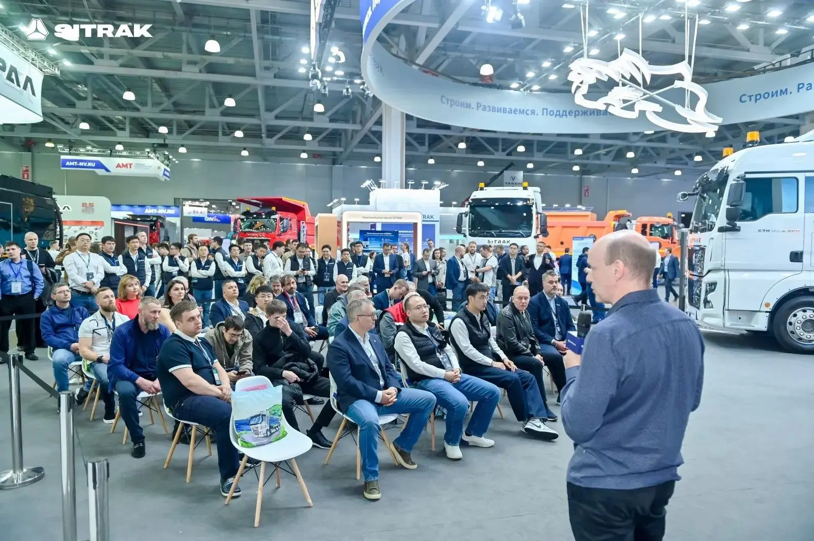 ⚡️ Выставка COMvex-2026 в самом разгаре, и для SINOTRUK эти дни проходят продуктивно:

🔹 подписано 