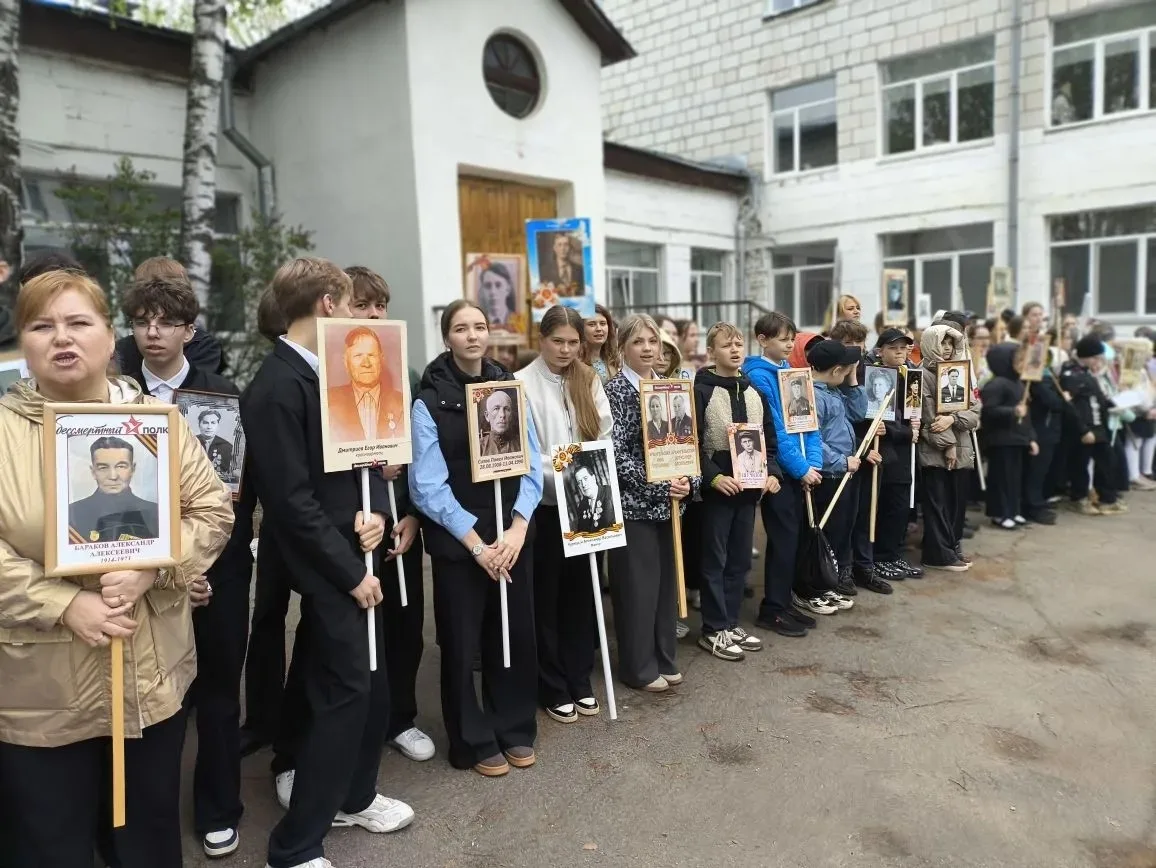 НАШ БЕССМЕРТНЫЙ ПОЛК  9 мая – день в нашей стране особенный. Это и праздник, и печаль одновременно. 