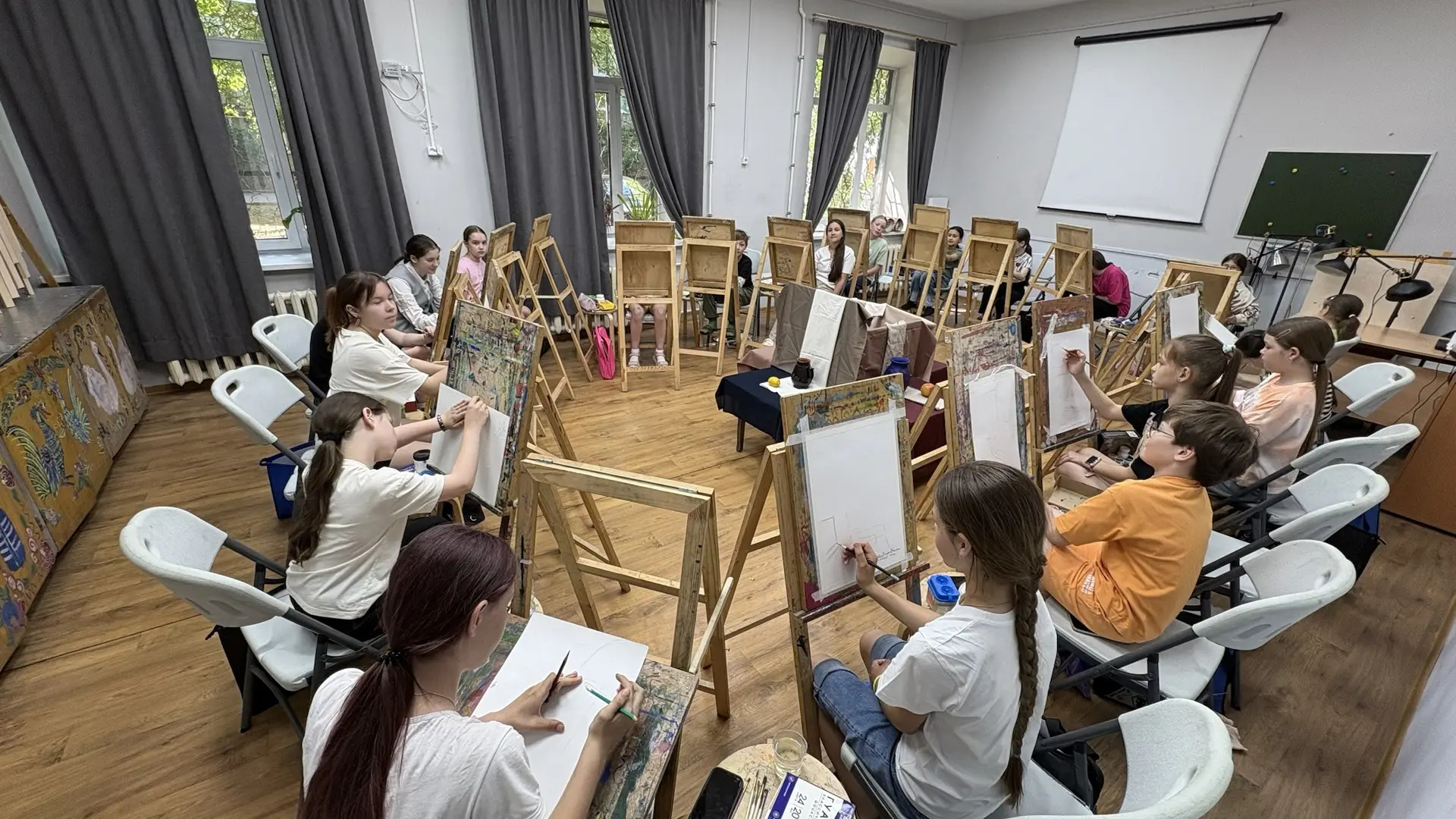 Начался первый этап вступительных экзаменов🎨Пожелаем ребятам  удачи🤞