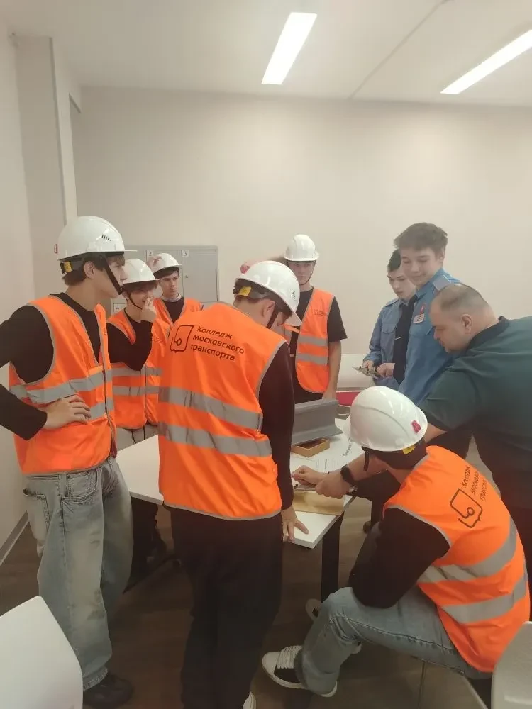 🚀 На этой неделе наши девятиклассники погрузились в мир профессий!  В рамках профориентационной рабо