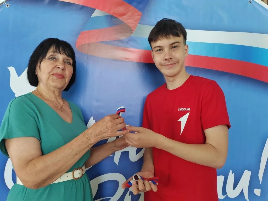 🇷🇺 12 июня — День России!

Активисты «Движения Первых» нашей школы🏫 ярко отметили главный государ