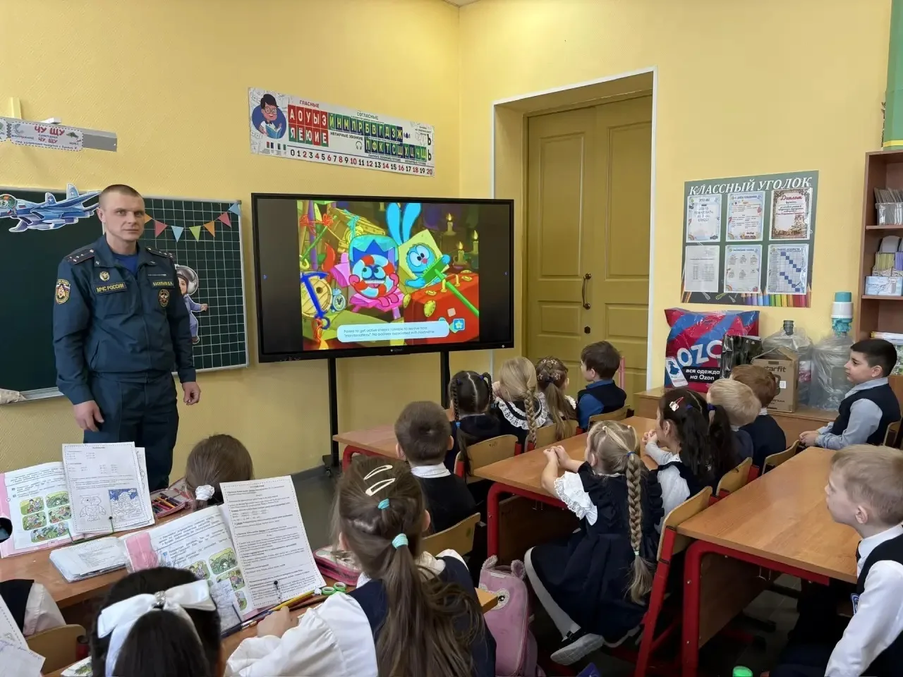 В преддверии каникул в классах прошли тематические беседы «Безопасные каникулы»  Старший инспектор О