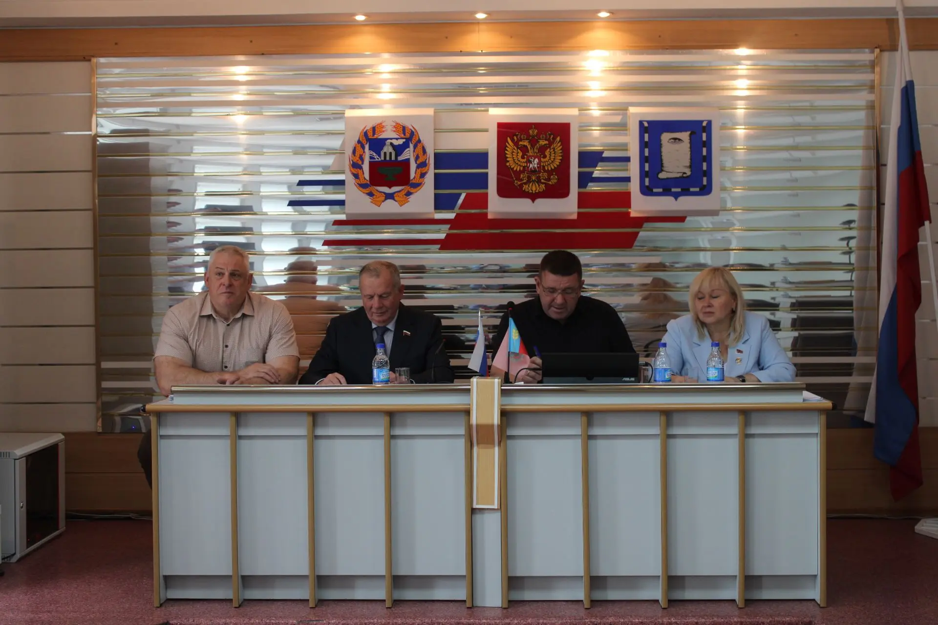 Депутат Госдумы Иван Лоор провел рабочий день в Новоалтайске, обсудив развитие города и...