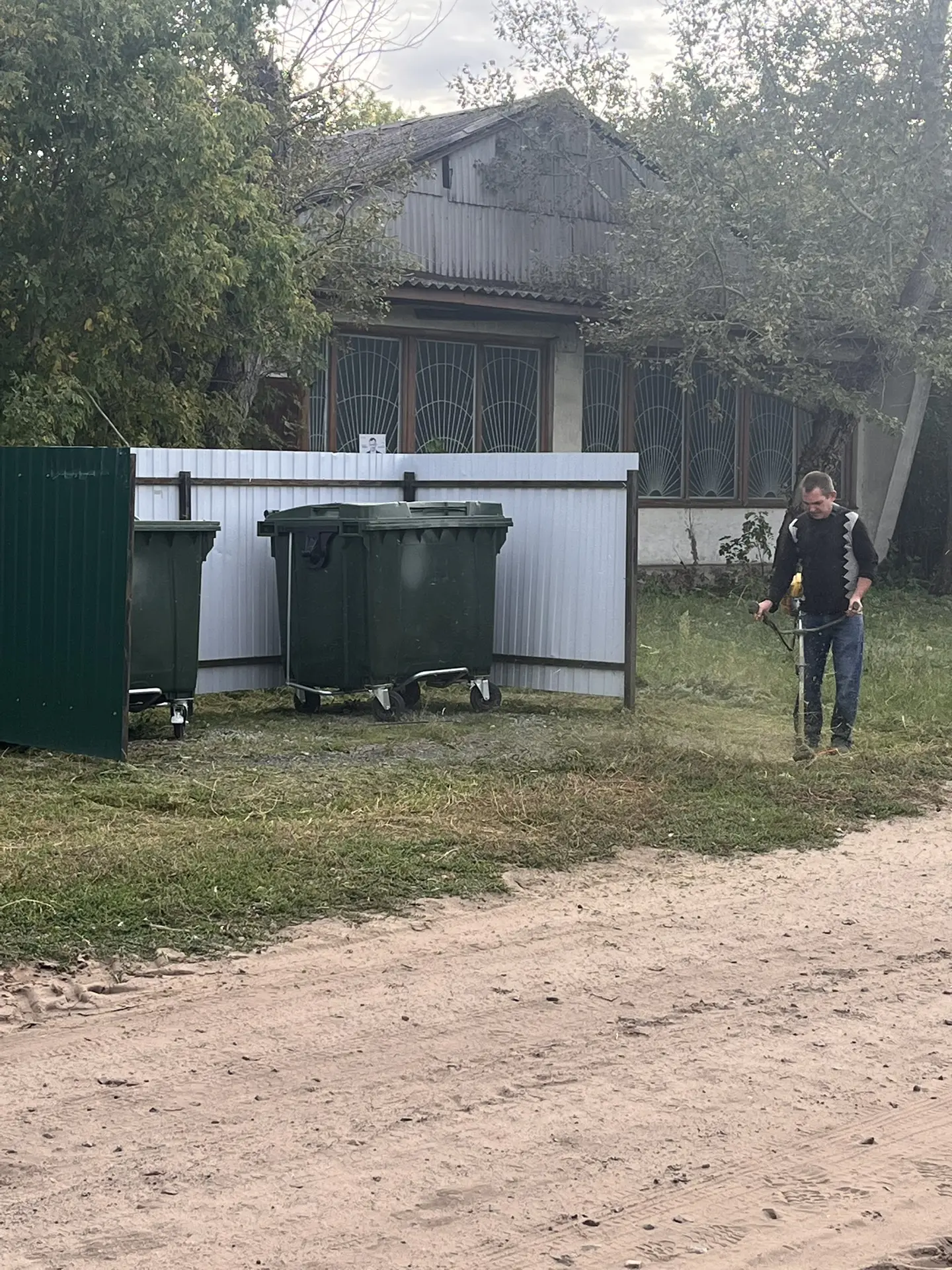 На территории Пиховкинского сельского поселения продолжаются работы по благоустройству ...