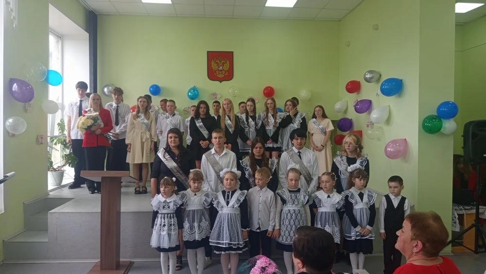 🔔Вот и прозвенел последний звонок в МБОУ "Рослятинская СОШ" для обучающихся 9 и 11 кла...