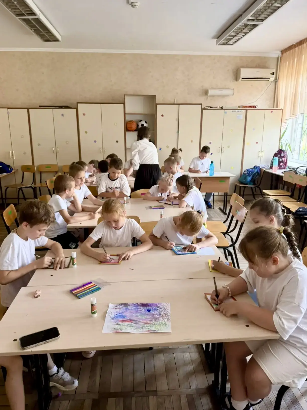 🎨 Мастер-класс по росписи фломастерами по мокрой бумаге! 🎨

🗓️ 5 июня педагоги художественного от