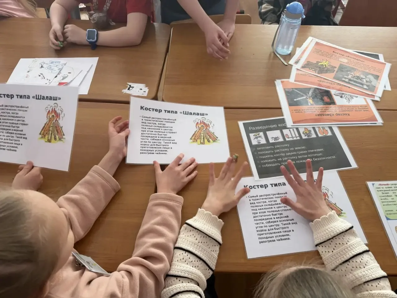 Второй день в лагере: секреты по выживанию 😎  Кажется, наши юные путешественники уже готовы покорять