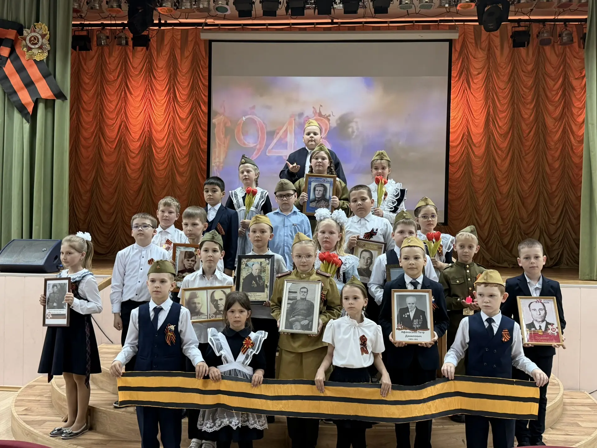 🎭 В нашей школе прошёл патриотический конкурс детского творчества «Наследники великой Победы»!  В эт