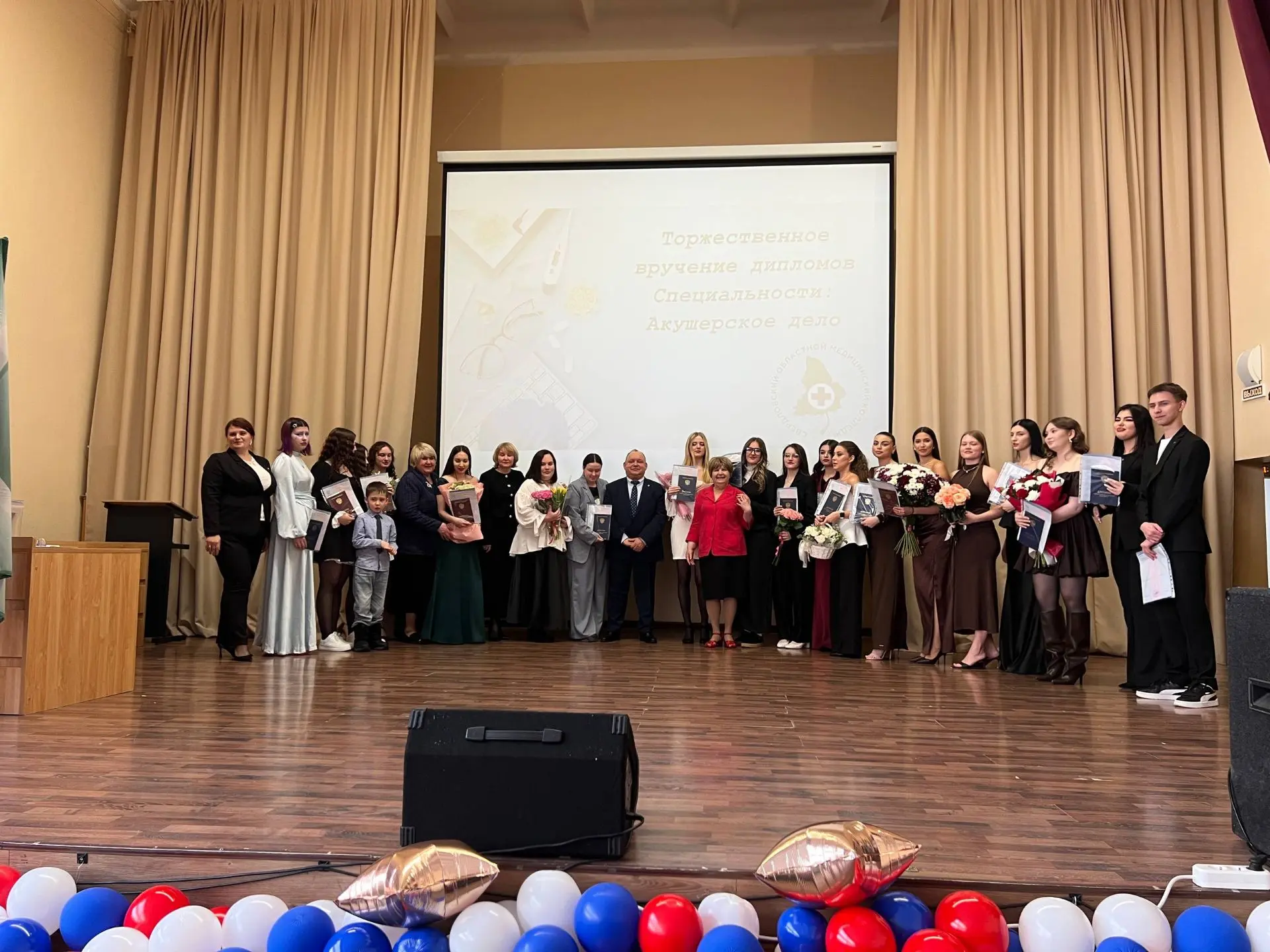 🎓Дипломы акушерок получили 87 молодых медиков  Ура! Региональная служба родовспоможения пополнится н