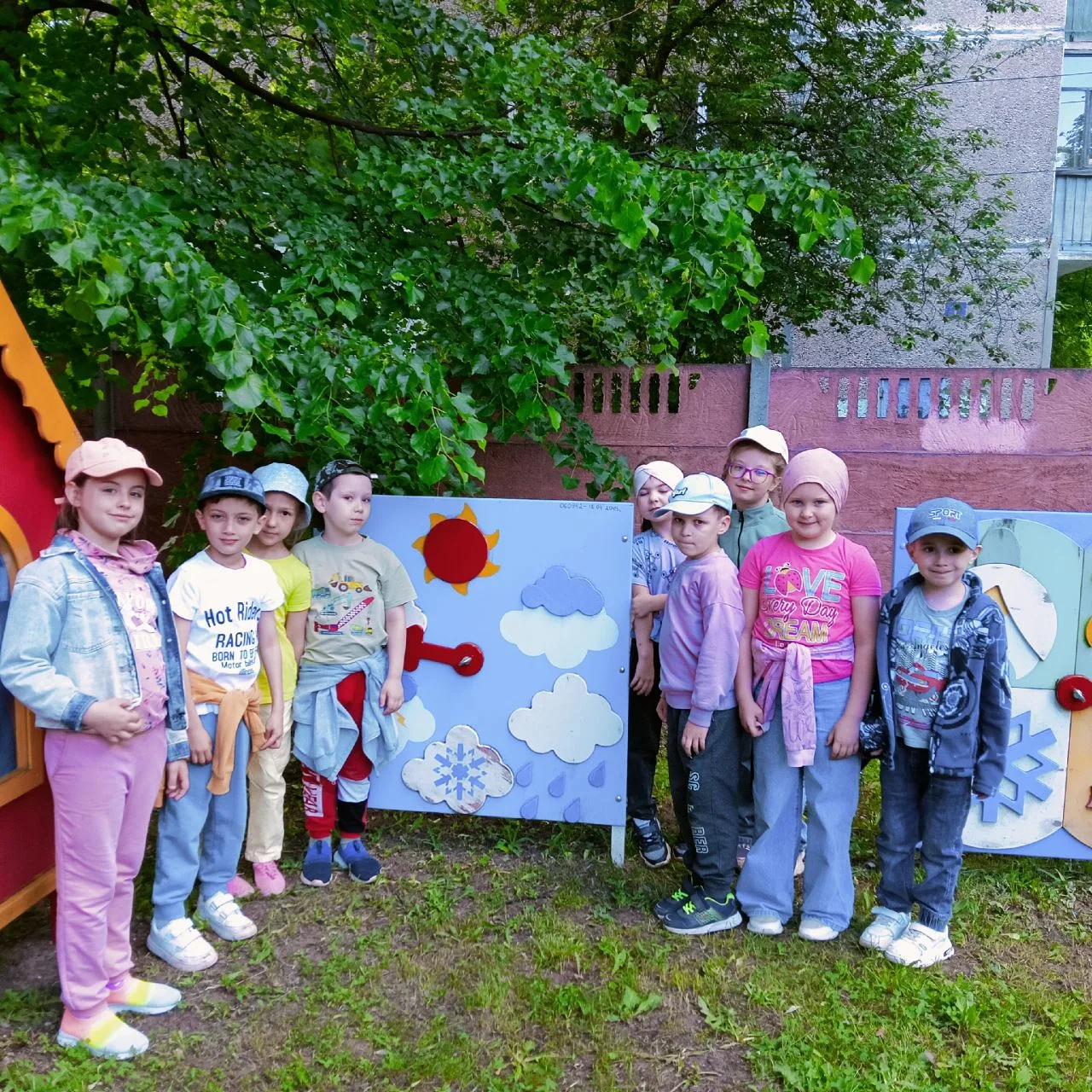 ☀️ Лето — это маленькая жизнь! 🌿
Воспитанники старших групп отправились в большое познавательное пу