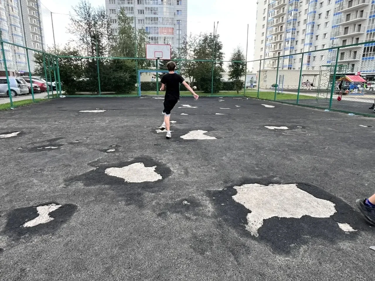 Вчера вечером приехал в микрорайон «Белые Росы» — жители позвали, чтобы показать проблему на месте. 