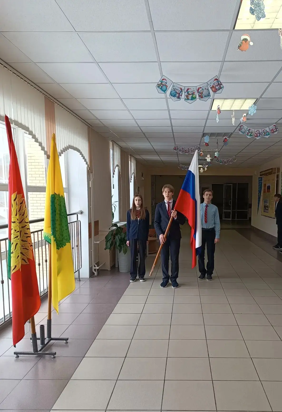 👩‍🏫 РАЗГОВОР О ВАЖНОМ 👩‍🏫    Новая учебная неделя в нашей школе стартовала с церемонии торжественног