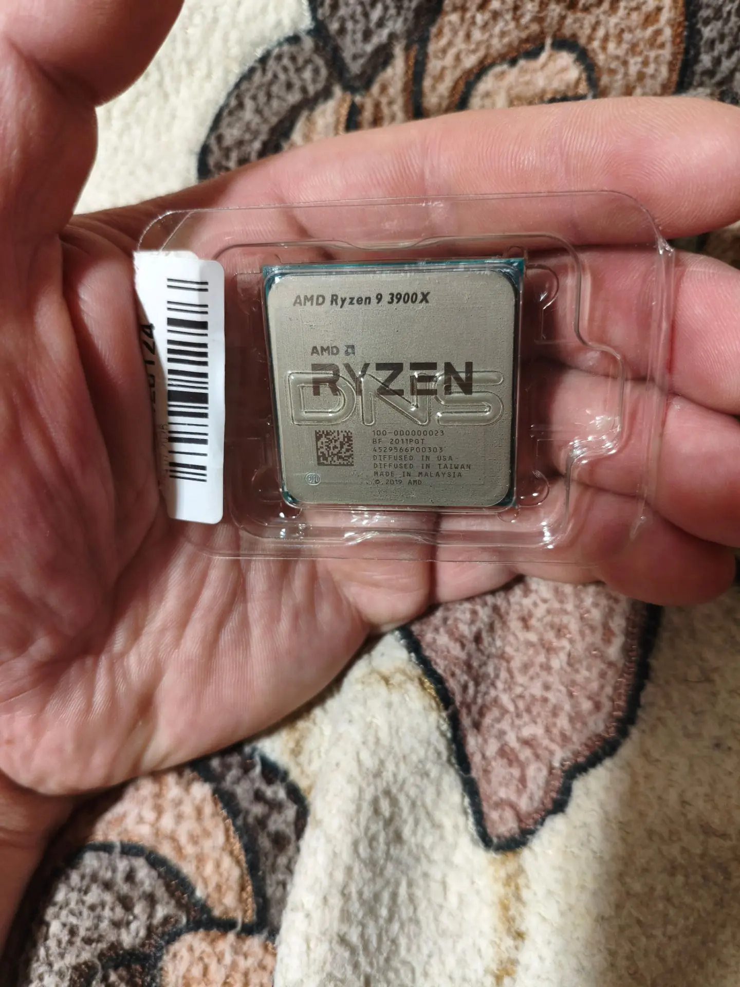Продам процессор ryzen 9 3900x 9500р 89877857846