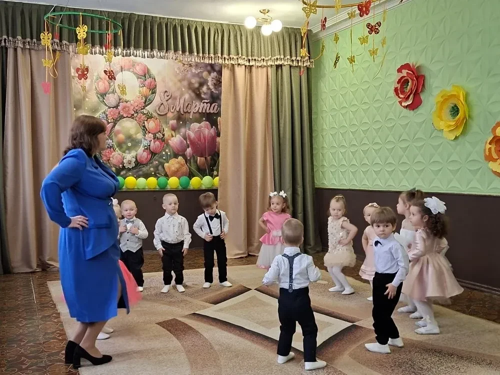 Несмотря на то, что за окном ещё прохладно, в нашем музыкальном зале царило настоящее т...