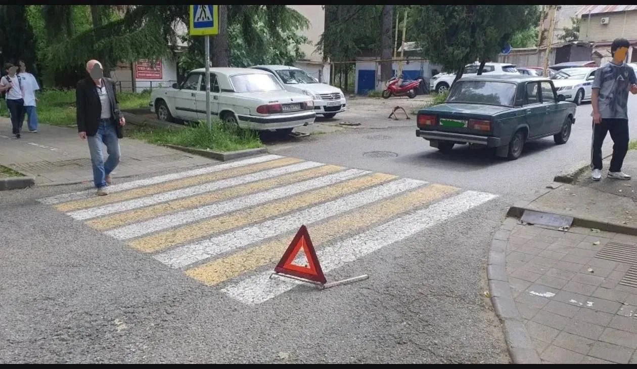 🚨 10-летний ребёнок пострадал в ДТП в Сочи 

Вчера на улице Донской легковушка («Жигули», ВАЗ-2105)