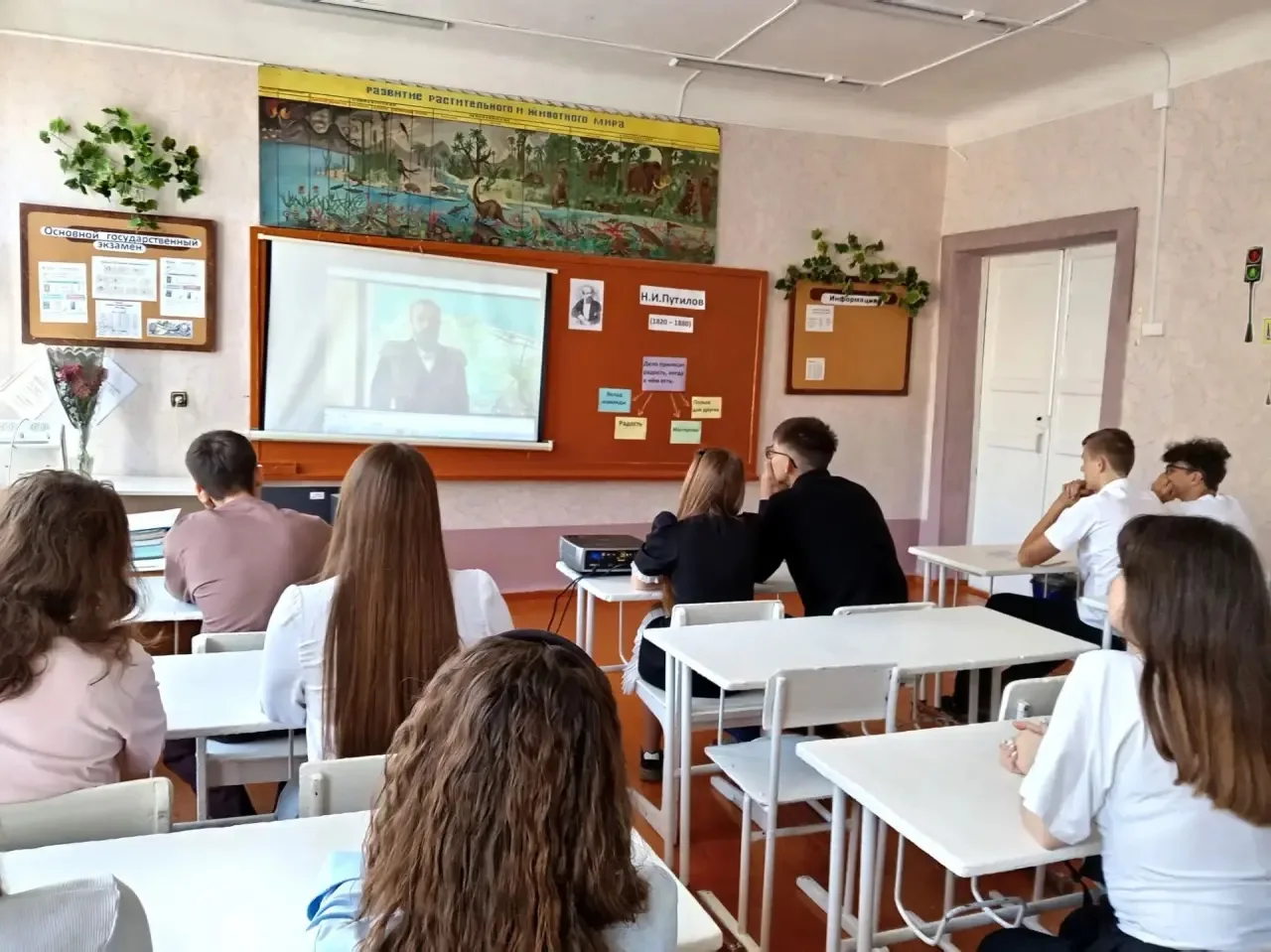 ✅На разговоре о важном 11 класс просмотрел видео ролик о русском инженере, математике, ...