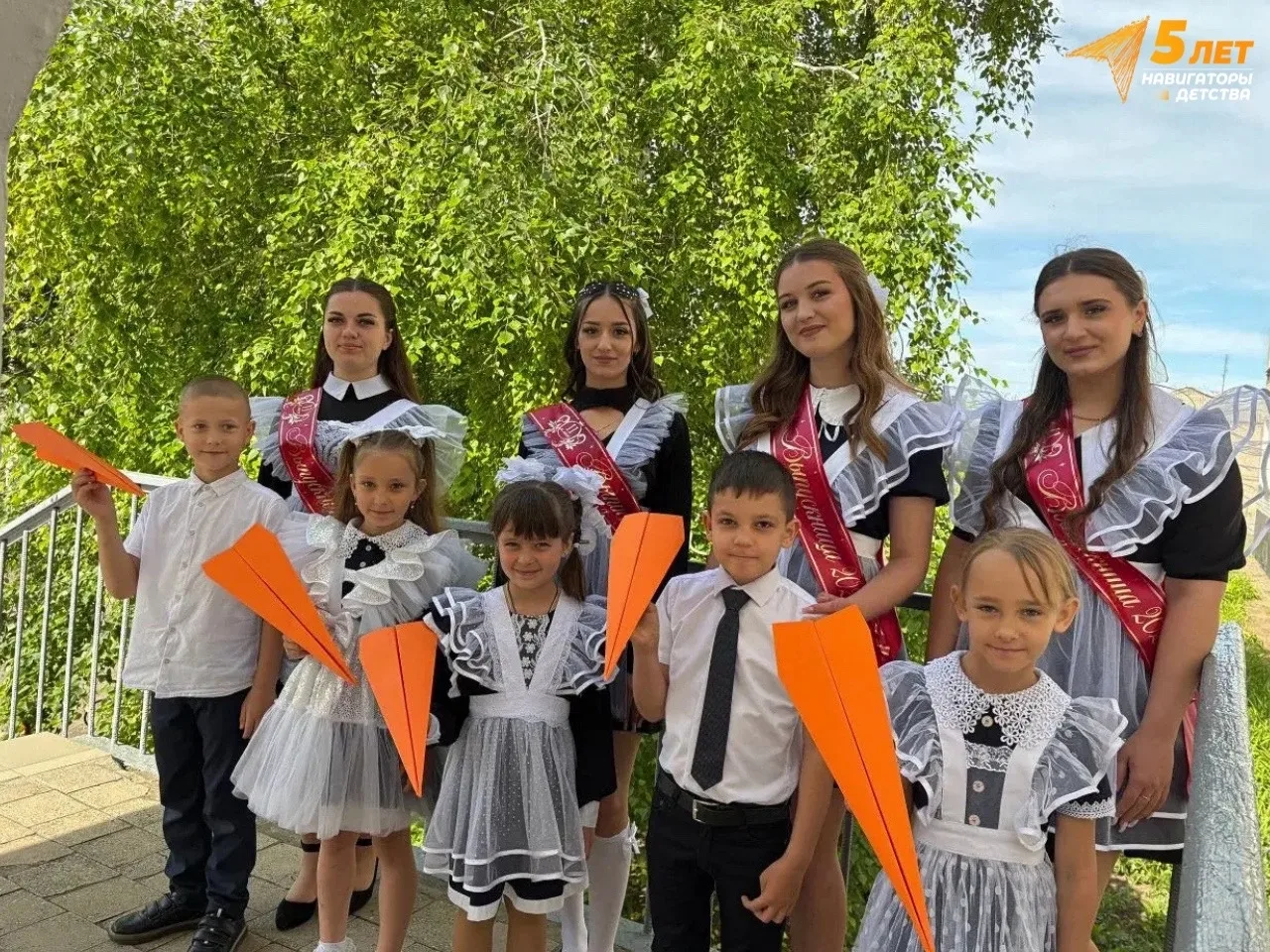 💌✈️Добрая традиция «Самолётик будущего» уже немыслима без Последнего звонка. Её ежегодно поддерживаю