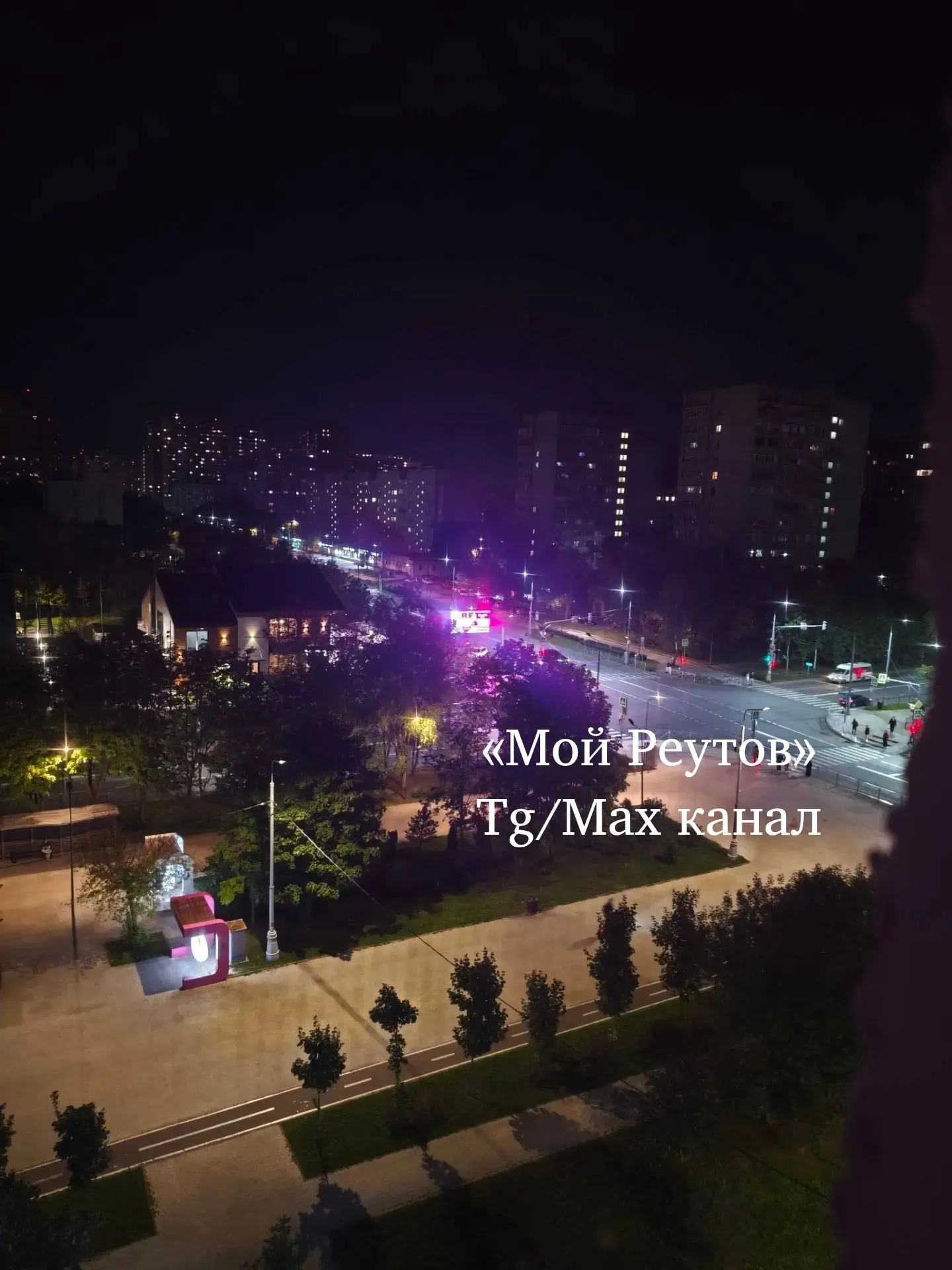 ‼️ Сломан экран рядом с дюной. Очень сильно светит в окна. Даже жалюзи не помогают. При...