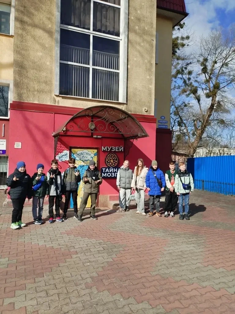 В мире науки и возможностей мозга!🧠  Ребята 4 «В» класса посетили интерактивный музей «Тайна мозга» 
