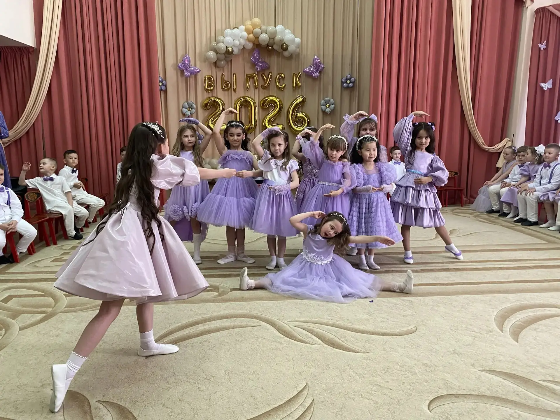 Сегодня в дошкольном отделении «Умка» состоялся первый выпускной! 🎉 Наши маленькие выпускники сделал