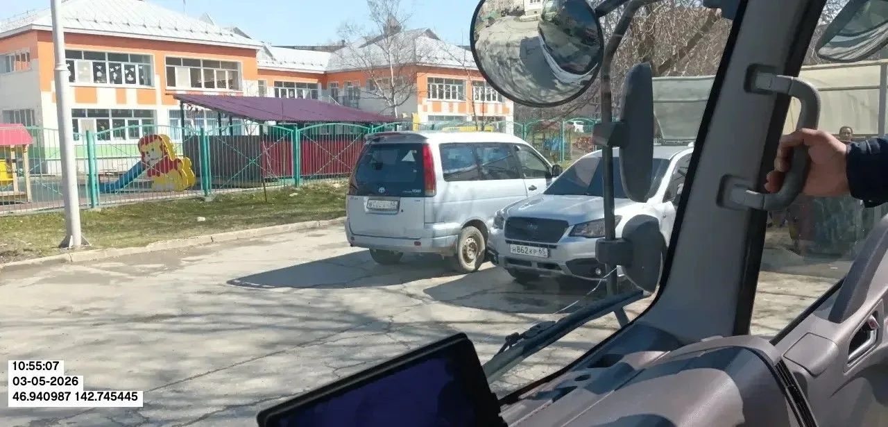 Давно мы не публиковали мастеров парковки, которые мешают вывозу отходов   🤷‍♂️ Думали, что автовлад
