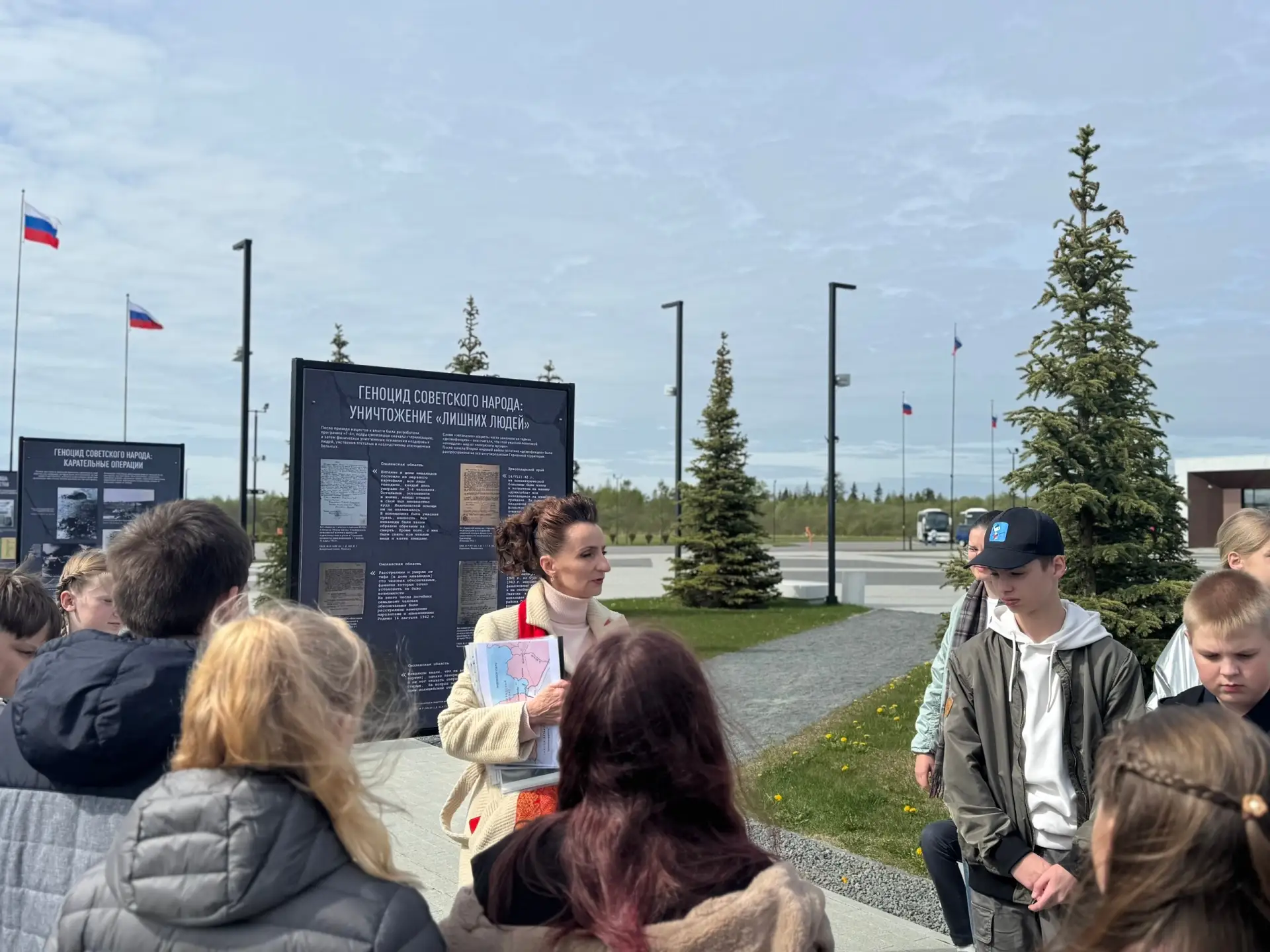 🚌 6В за историей: три точки памяти на карте Победы 🕯️  12 мая наш 6В класс вместе с классным руковод