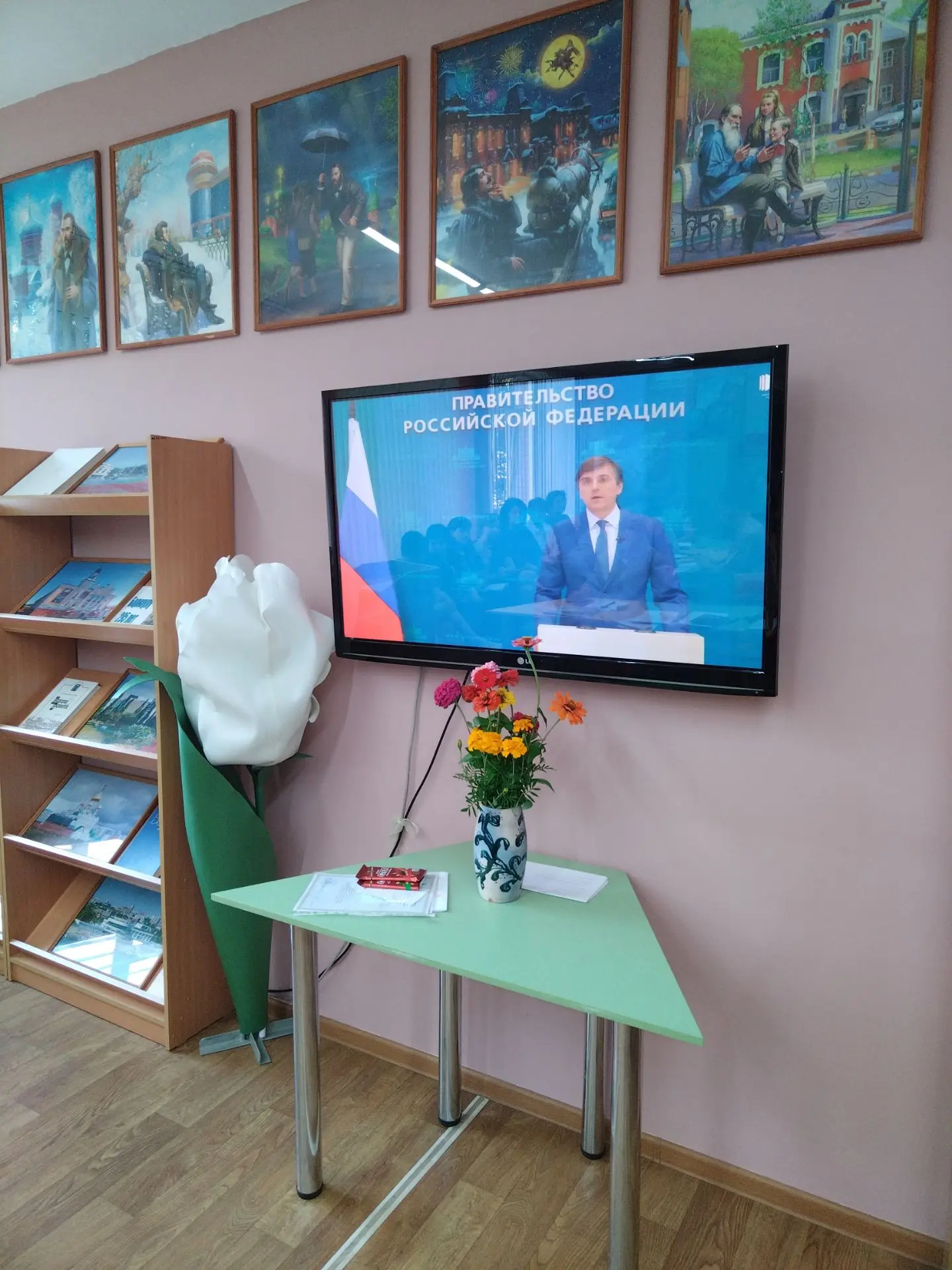 Сегодня в нашей  школе состоялся традиционный августовский педагогический совет.