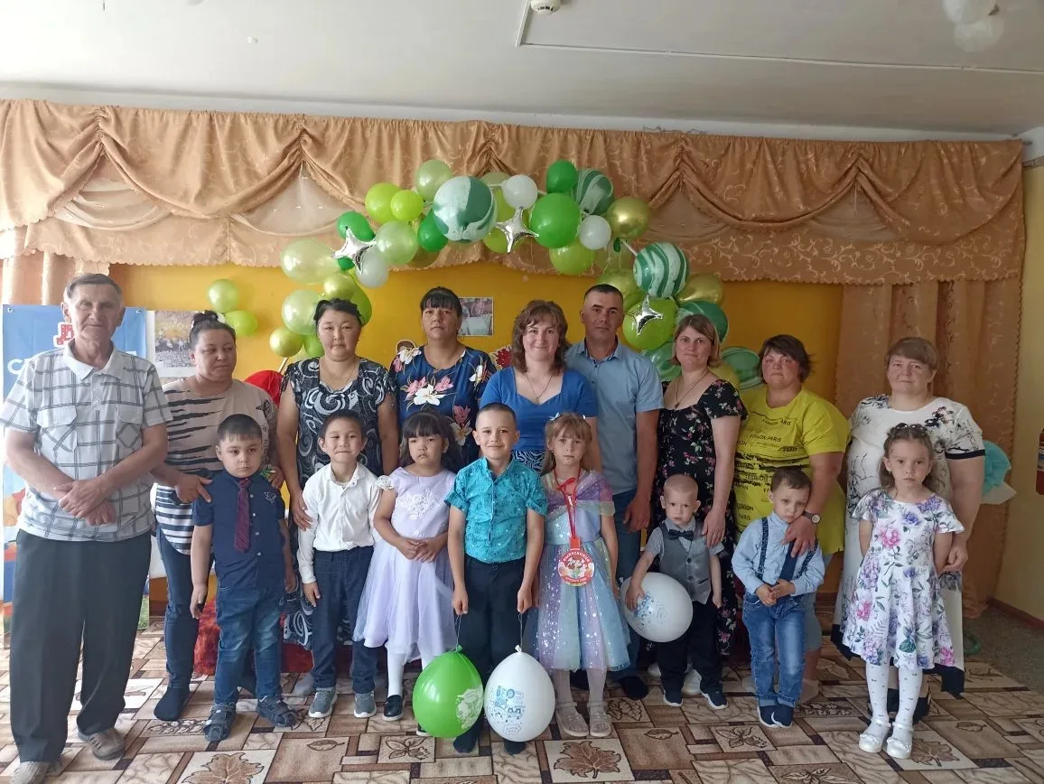 Дорогие родители и друзья нашей группы!♥️
Сегодня в нашем детском саду особенный, трогательный и нем