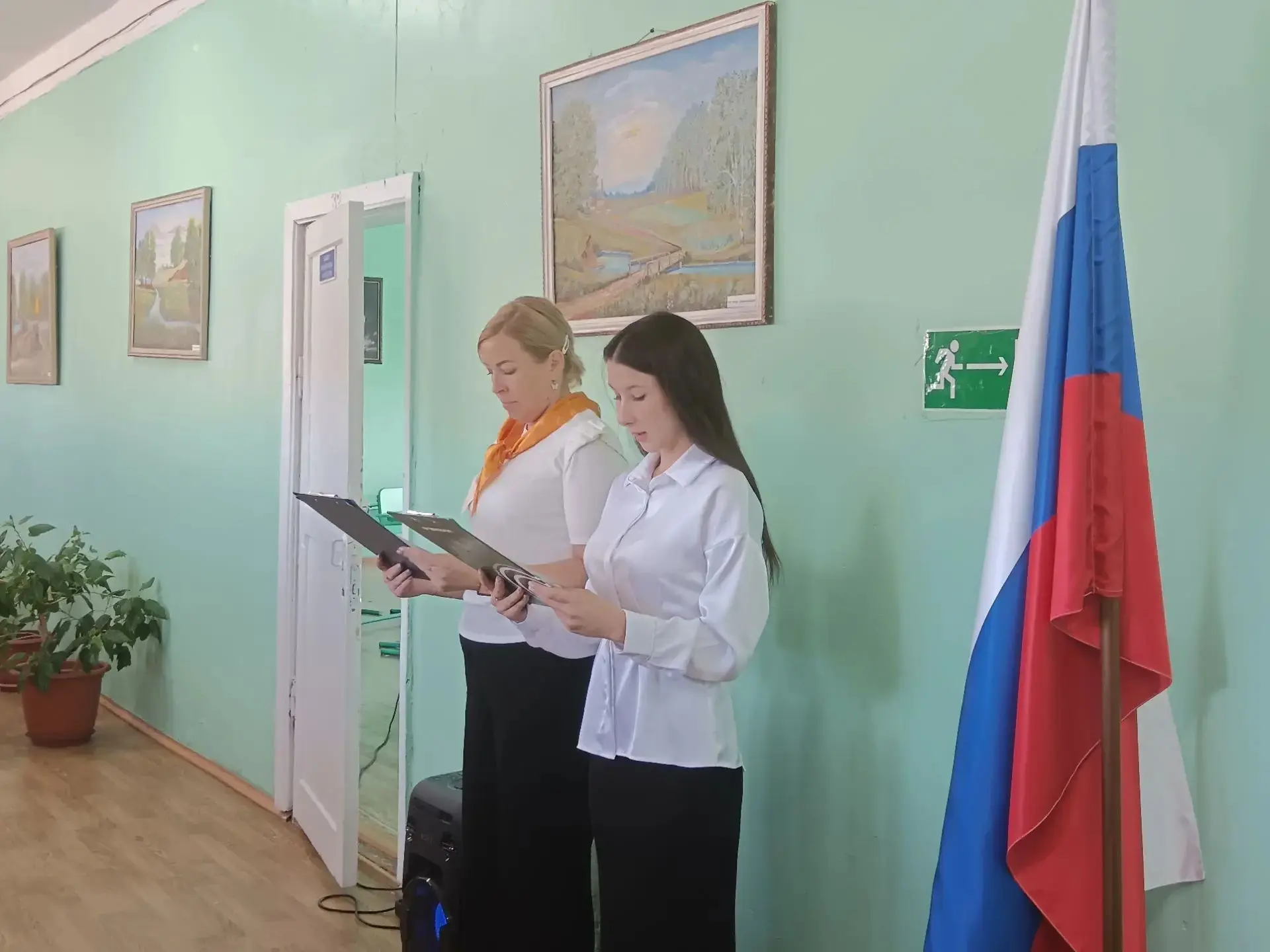 В рамках Всероссийской акции "Память защищает" сегодня в нашей школе прошла линейка , п...