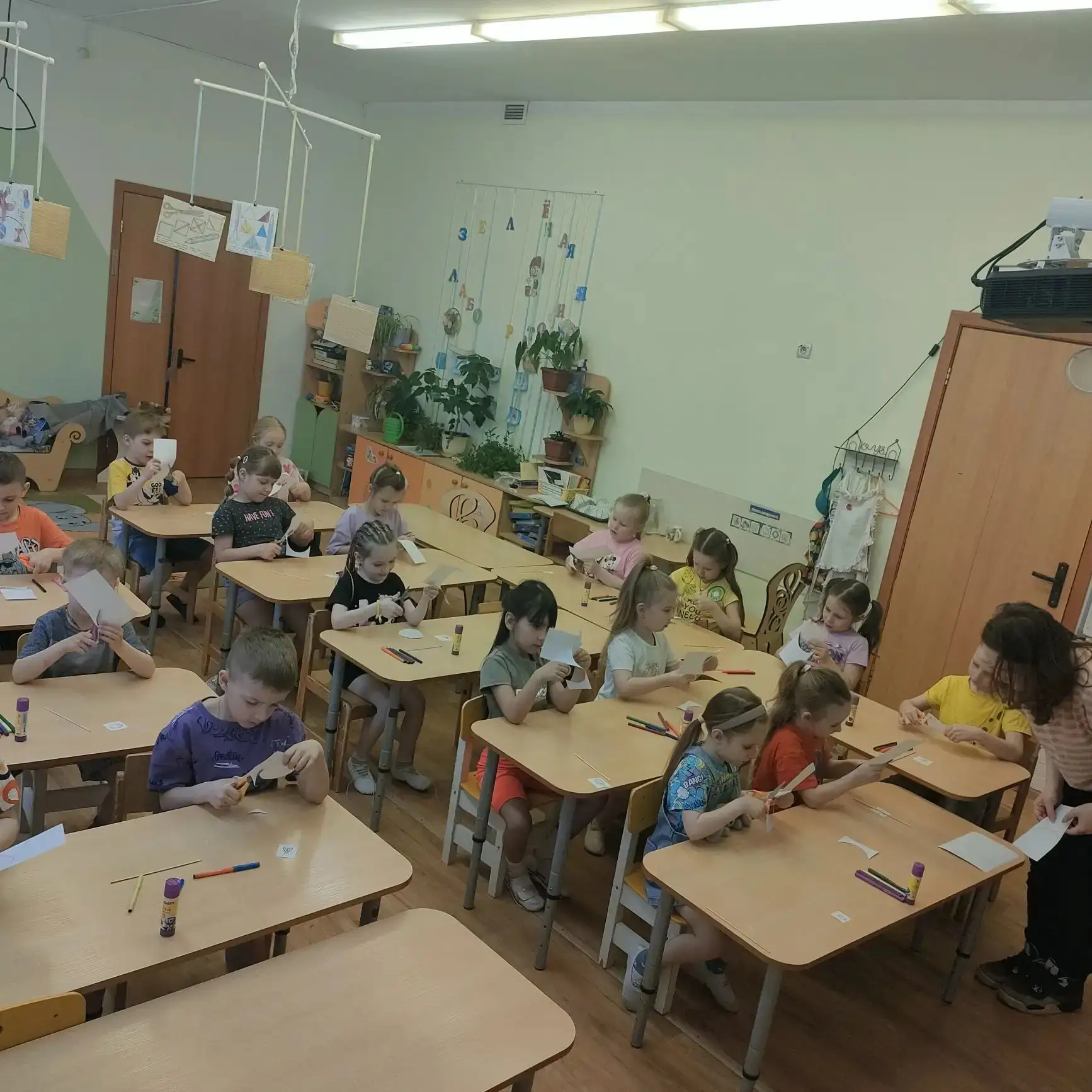 В рамках "ИНФО -КАНИКУЛ" для детей подготовительной группы проведен интересный мастер класс - игрушк