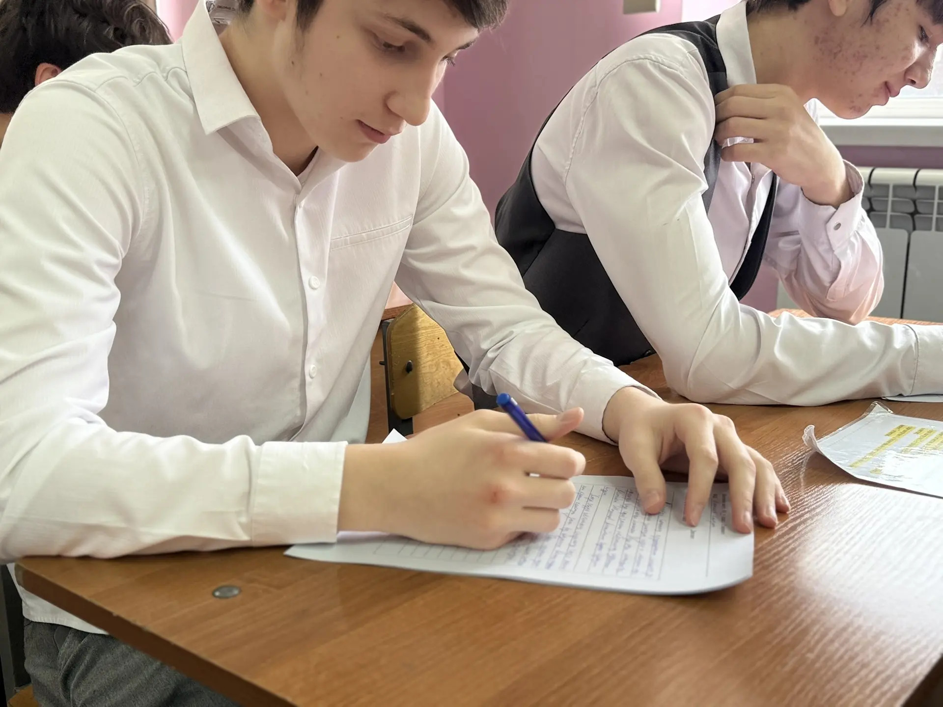 23 января обучающиеся 10-го класса нашей школы приняли участие в региональном диктанте по чеченскому